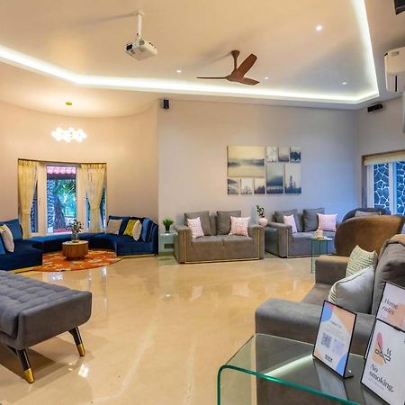 The Grey Medley By Stayvista With Mediterranean Interiors, Swimming Pool, Jacuzzi, Projector & A Lush Lawn With Gazebo Lonavala Exterior foto