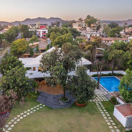 The Grey Medley By Stayvista With Mediterranean Interiors, Swimming Pool, Jacuzzi, Projector & A Lush Lawn With Gazebo Lonavala Exterior foto