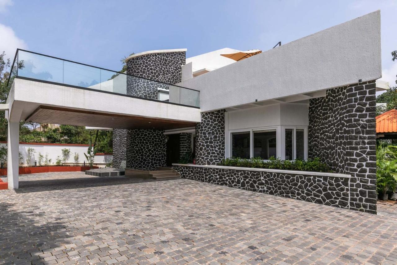 The Grey Medley By Stayvista With Mediterranean Interiors, Swimming Pool, Jacuzzi, Projector & A Lush Lawn With Gazebo Lonavala Exterior foto