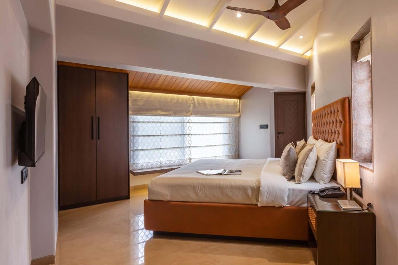 The Grey Medley By Stayvista With Mediterranean Interiors, Swimming Pool, Jacuzzi, Projector & A Lush Lawn With Gazebo Lonavala Exterior foto