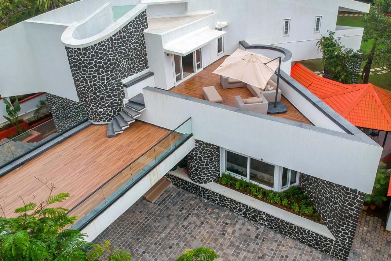 The Grey Medley By Stayvista With Mediterranean Interiors, Swimming Pool, Jacuzzi, Projector & A Lush Lawn With Gazebo Lonavala Exterior foto